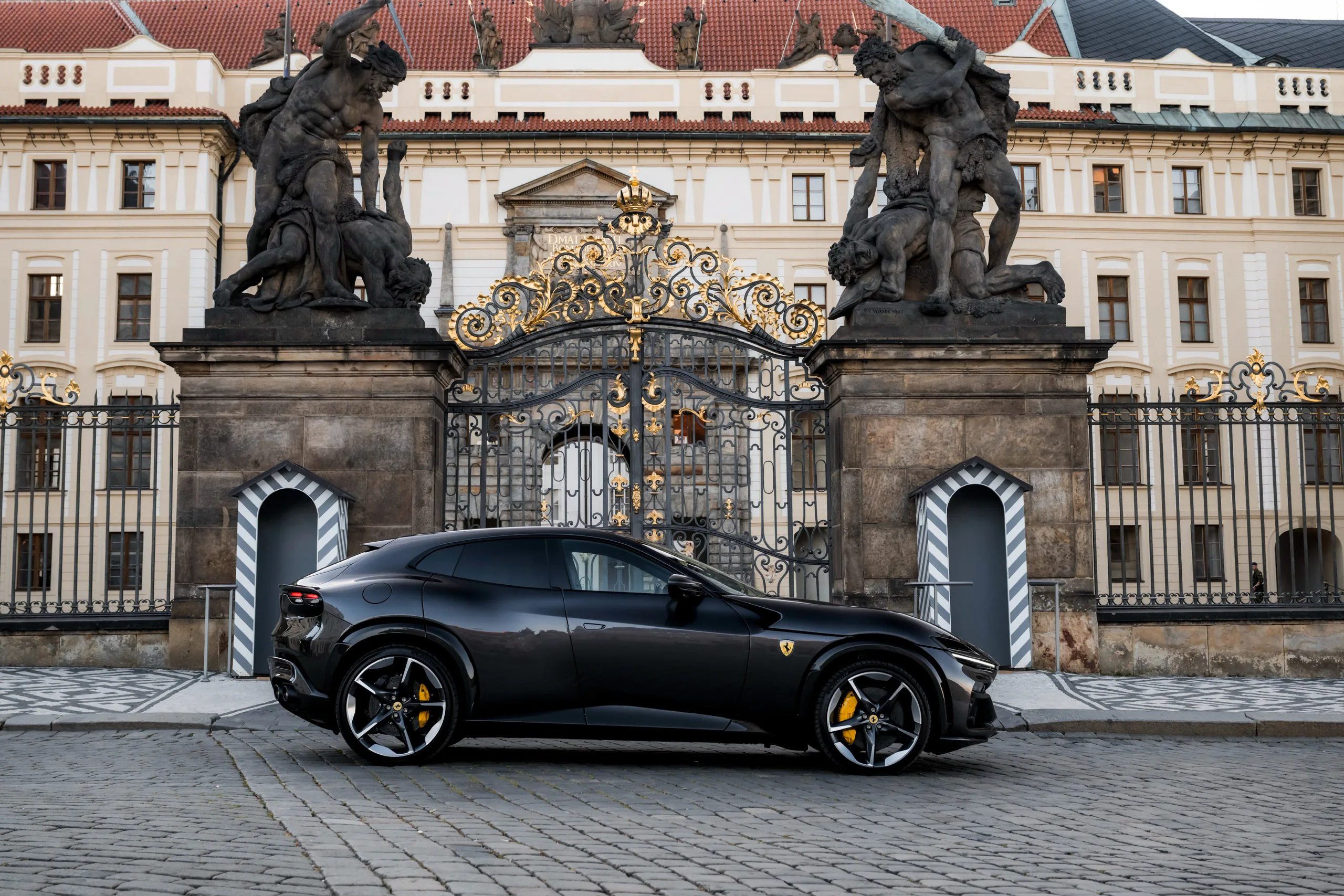 Ferrari Purosangue, Grigio Eski