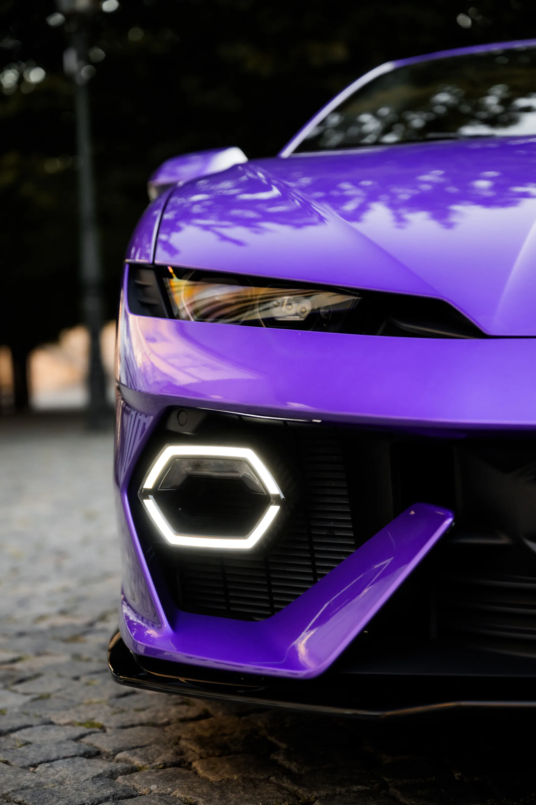 Hexagonal daytime running light on the violet Temerario